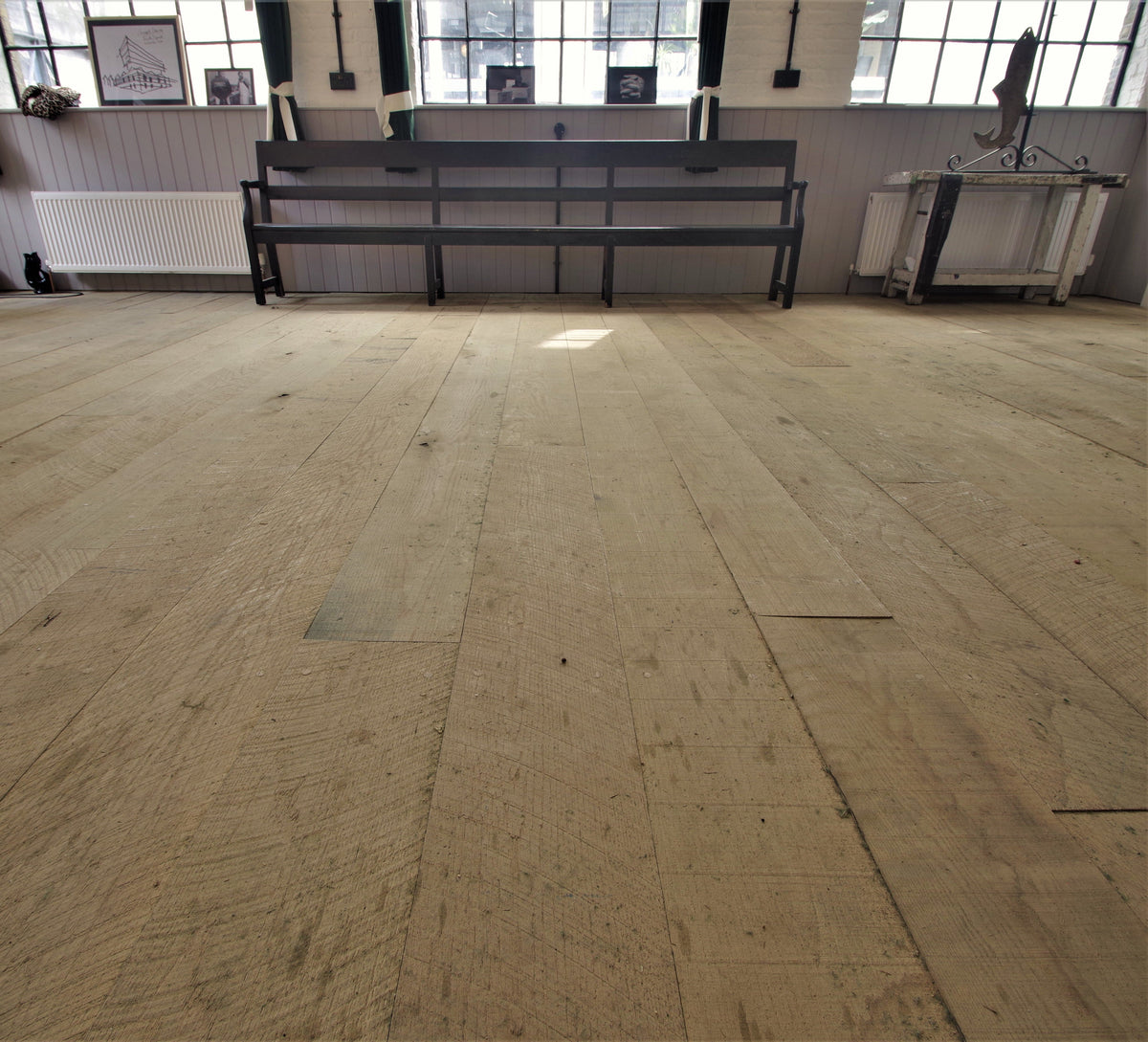 Sawn finish solid oak flooring