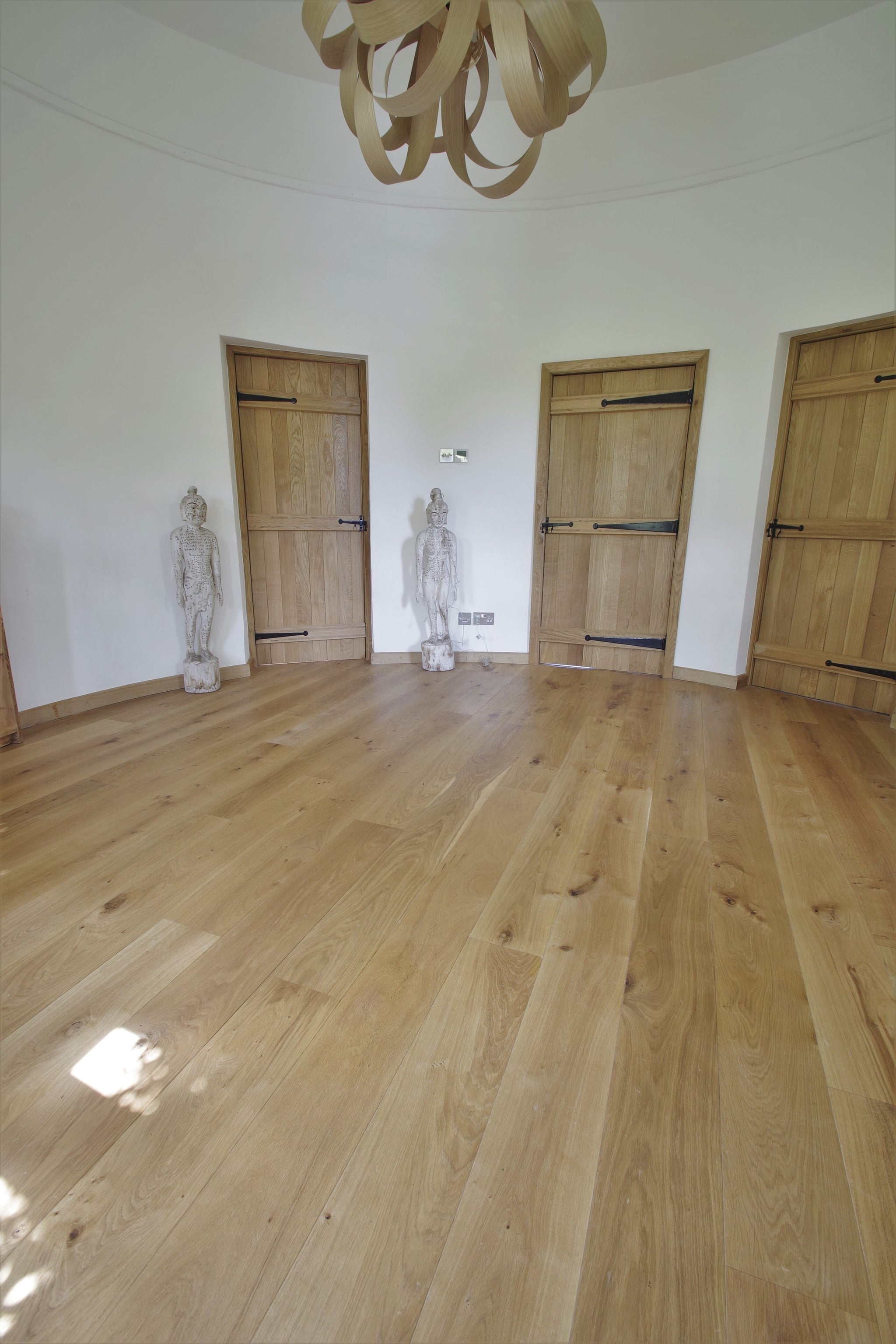 Solid oak flooring and bar top