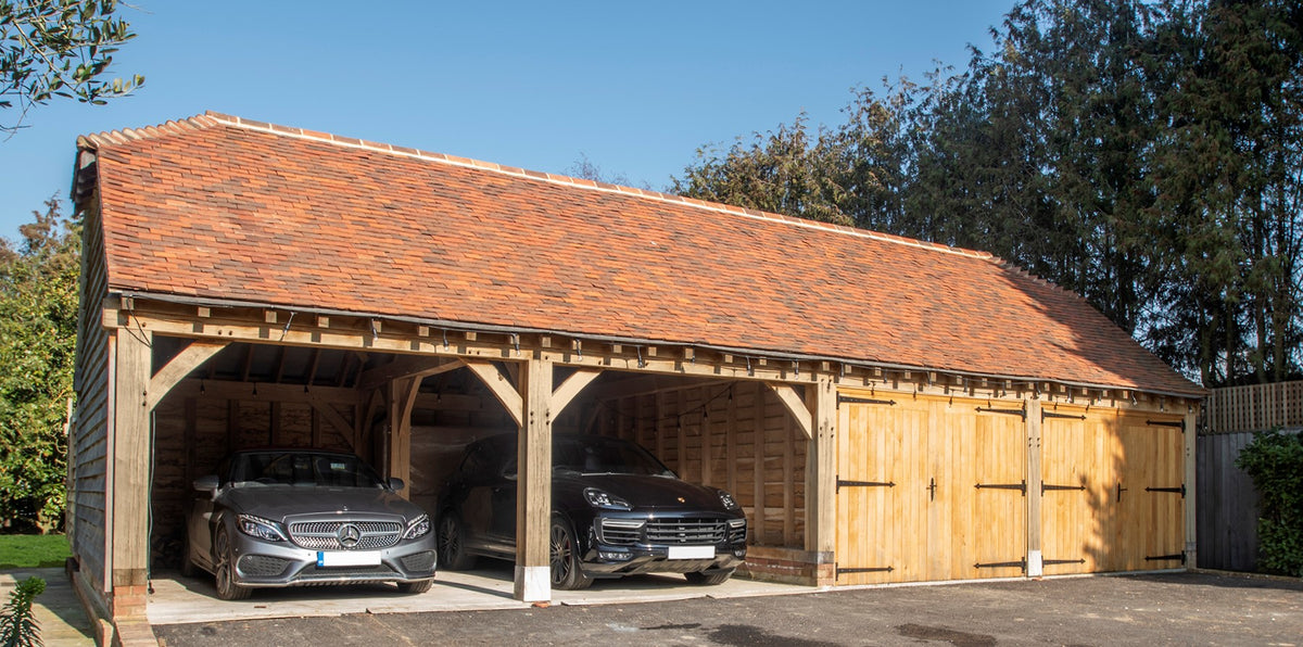 Green oak cart shed / Garage