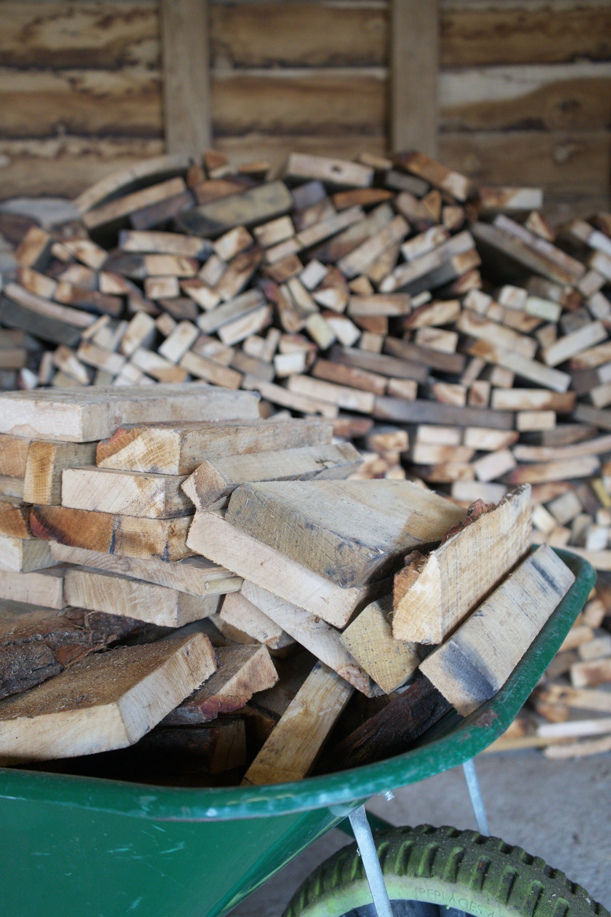 Kiln Dried Oak Offcuts 10-12″ Long | 1-2″ Thick
