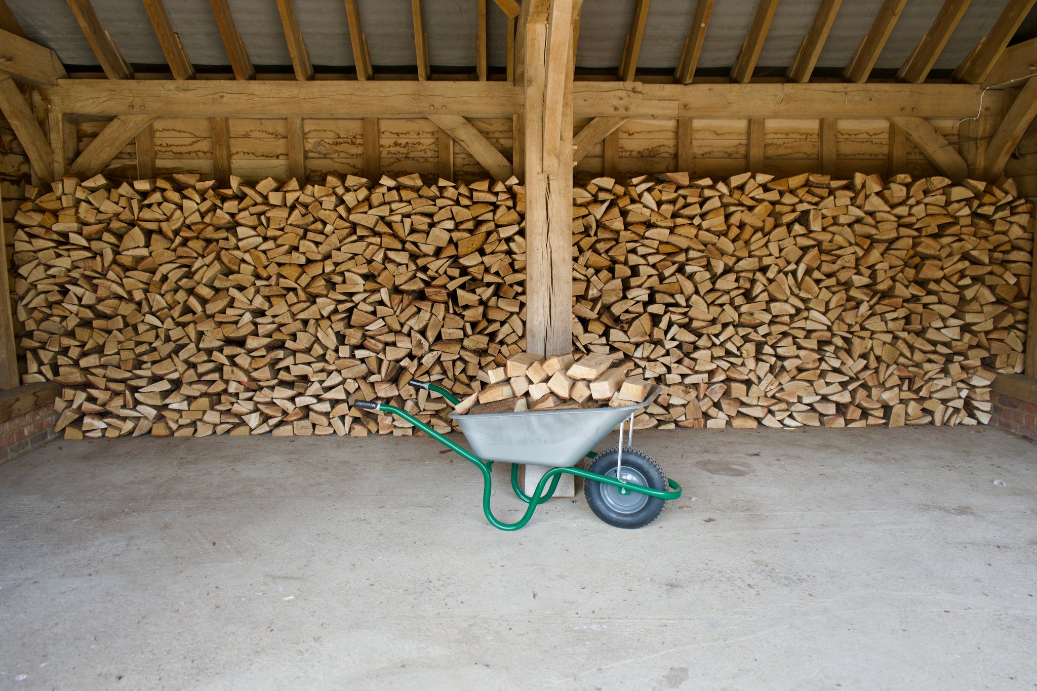 Kiln Dried Oak Logs 4m3 | 10" Long | 2-6" Thick